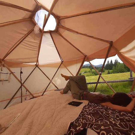 Eco Glamping - Carpathians. Retreat Hub Dzin Space Верховина Екстериор снимка